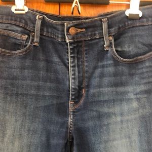 Levi’s 32 Slimming Skinny